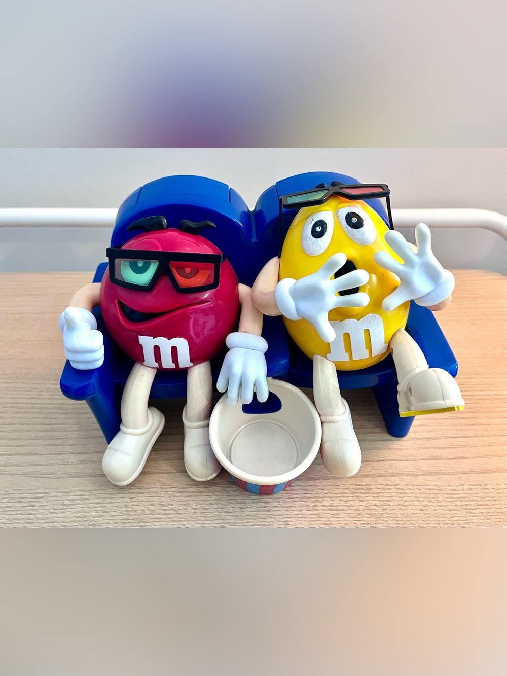 Vintage M&M's 3D Movie Theater Candy Dispenser Red & Yellow M&M’s on Blue Couch